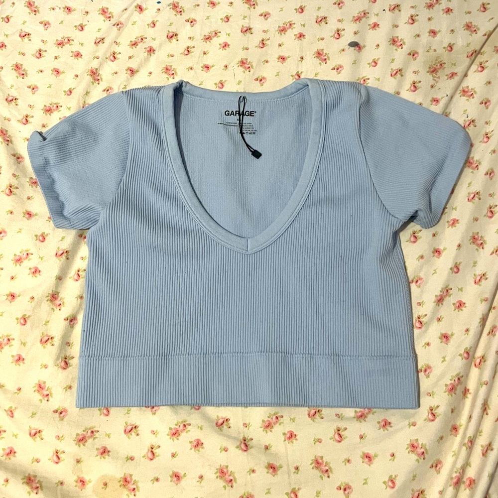 garage cropped tee
